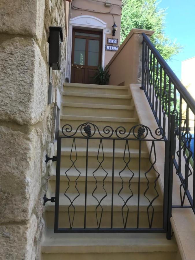 Lilly Bed & Breakfast Сулмона Екстериор снимка
