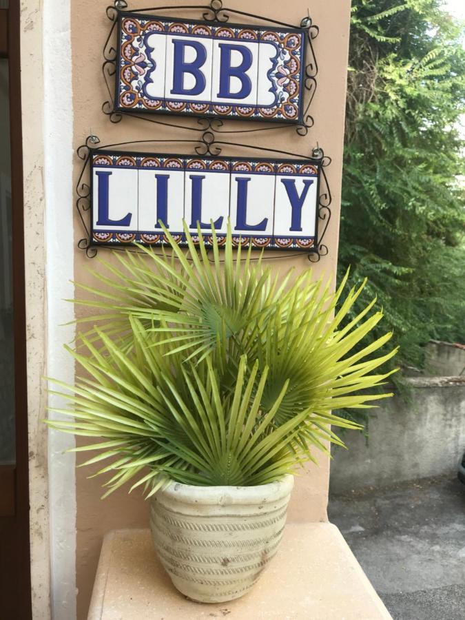 Lilly Bed & Breakfast Сулмона Екстериор снимка