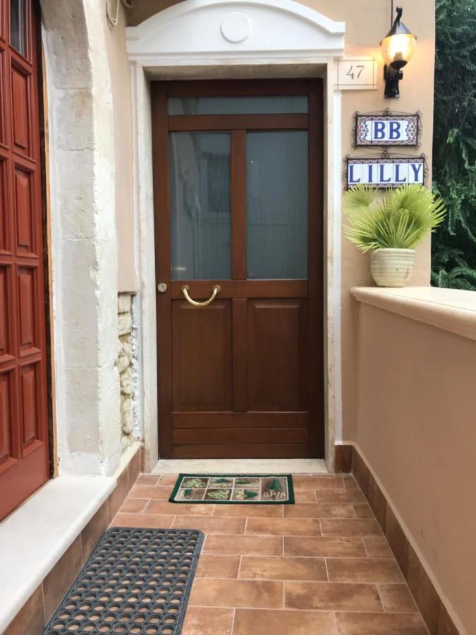 Lilly Bed & Breakfast Сулмона Екстериор снимка