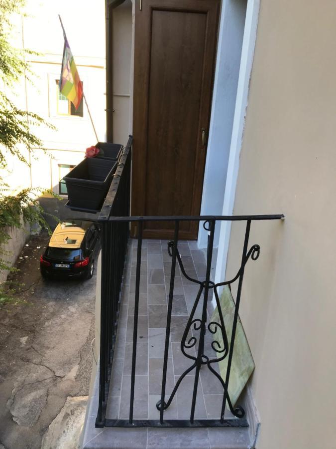 Lilly Bed & Breakfast Сулмона Екстериор снимка