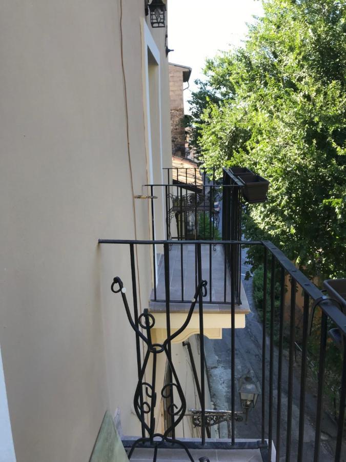 Lilly Bed & Breakfast Сулмона Екстериор снимка