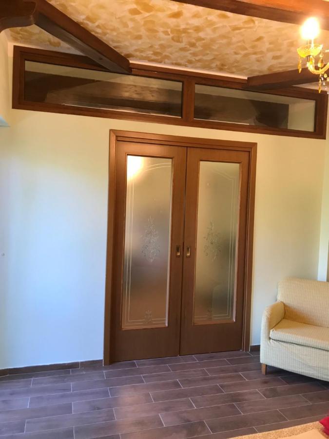 Lilly Bed & Breakfast Сулмона Екстериор снимка